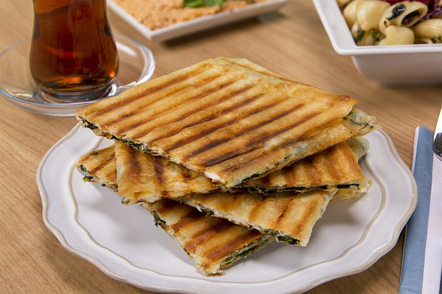Tost Makinesinde Ispanaklı Gözleme Tarifi