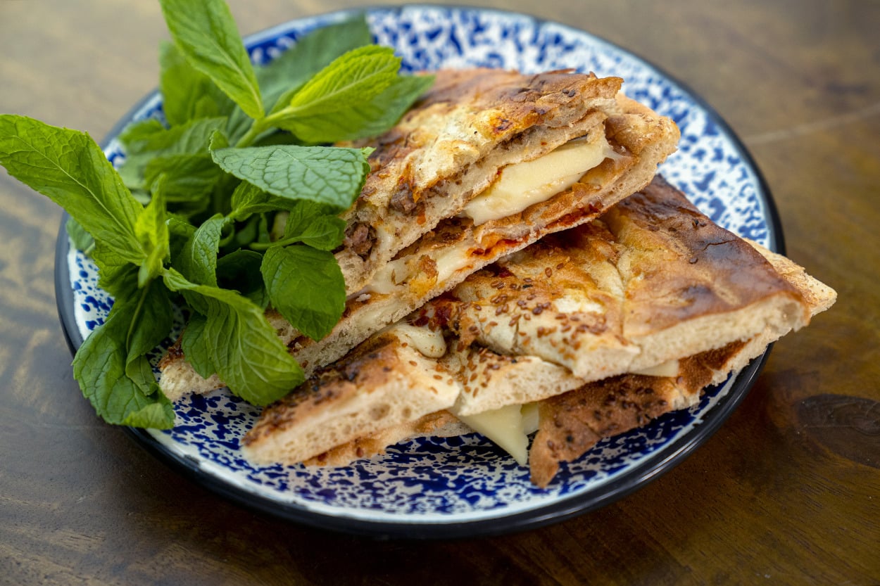 İki Kat Lezzetiyle: Kavurmalı Kaşarlı Duble Tost