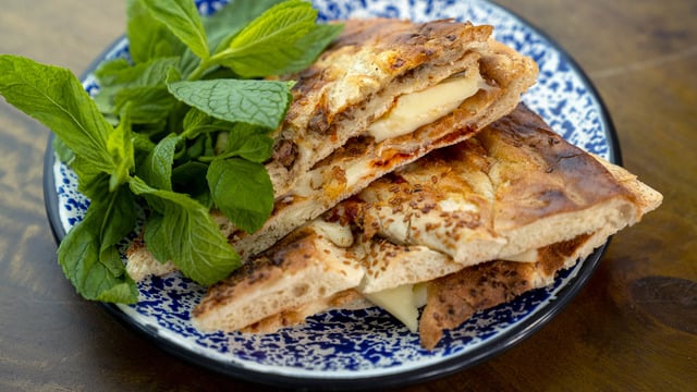 İki Kat Lezzetiyle: Kavurmalı Kaşarlı Duble Tost