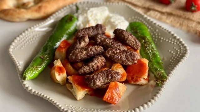 En Kolayı: Köfteli İskender