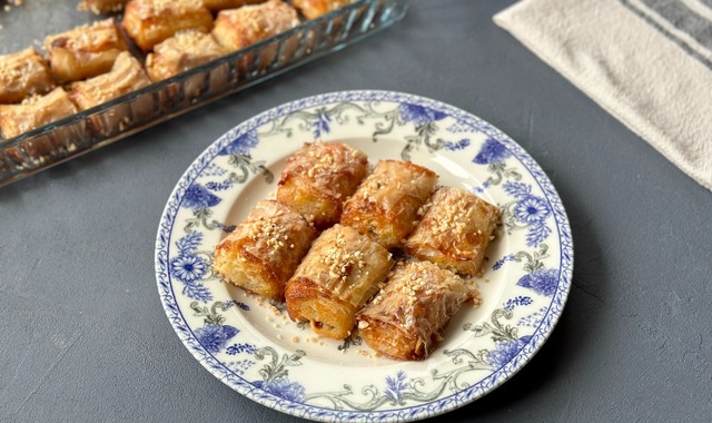 Sırrı Sosunda: İrmik Soslu Baklava