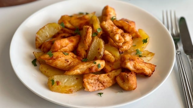 Yumuşacık Pişsin: Fırında Soslu Tavuk