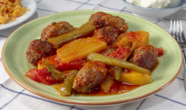 Tadı Bir Başka: Tencerede İzmir Köfte