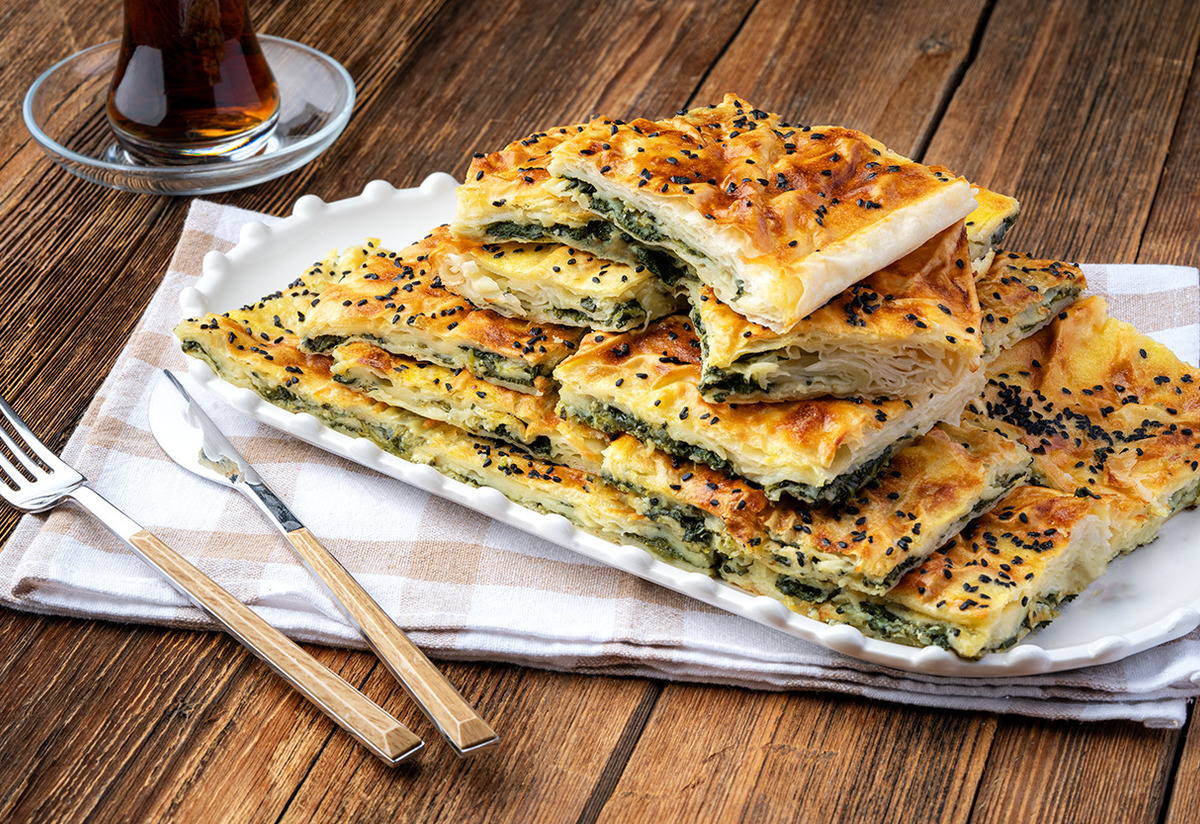 Çayın Yanına, Kahvaltıya: Hazır Yufkadan Ispanaklı Börek Tarifi