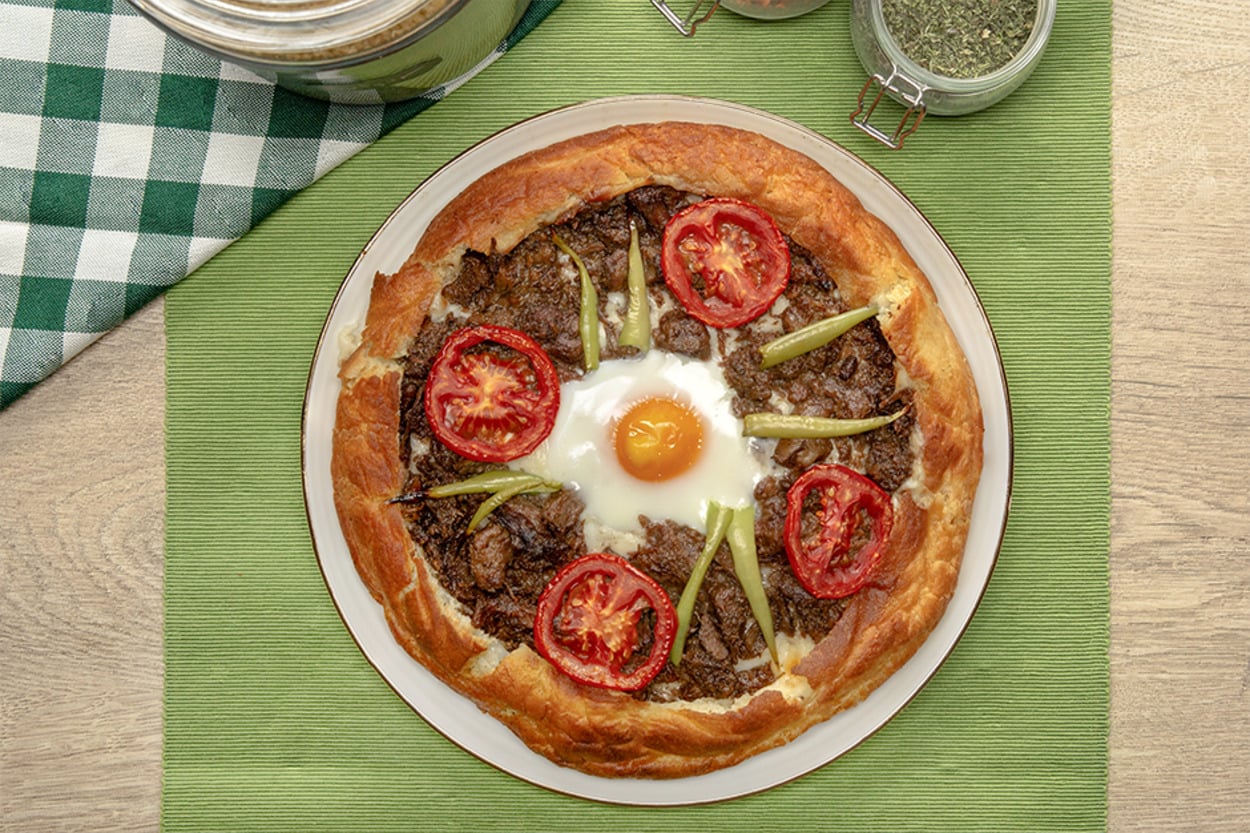 Lezzeti Paylaştıkça Gelir: Bazlamadan Kavurmalı Pide