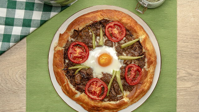 Lezzeti Paylaştıkça Gelir: Bazlamadan Kavurmalı Pide