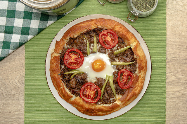Bazlamadan Kavurmalı Pide Tarifi