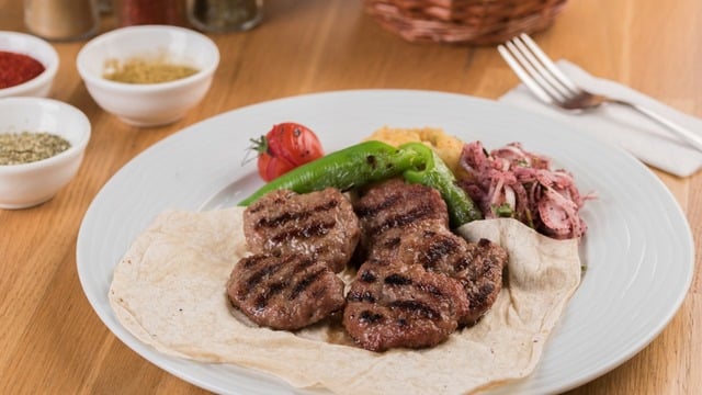 Neden Lokantada Yediğimiz Izgara Köfte Evdekinden Hep Daha Lezzetli?