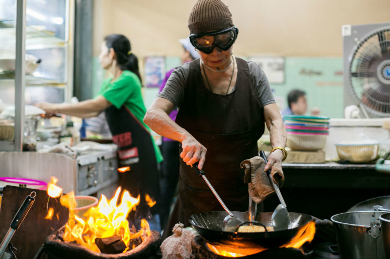 Bangkok'ta Sokak Lezzetleri Satarak Michelin Yıldızı Alan 70 Yaşındaki Kadın Şef