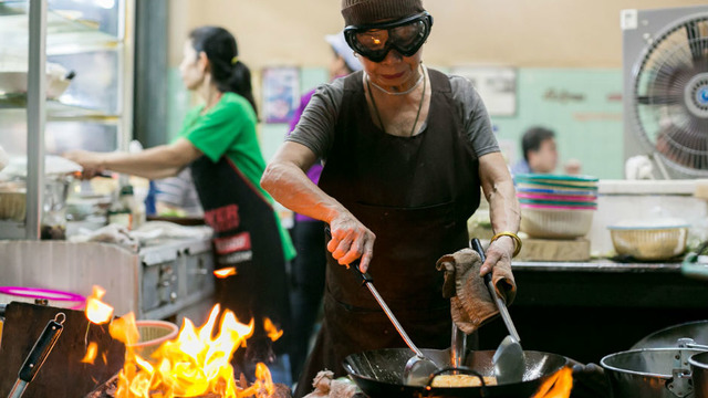 Bangkok'ta Sokak Lezzetleri Satarak Michelin Yıldızı Alan 70 Yaşındaki Kadın Şef