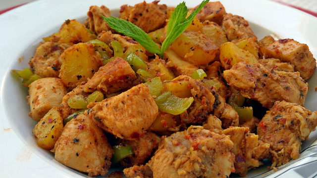 Çok Doyurucu: Patatesli Tavuk Sote