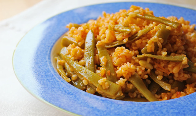 Bir Tabakta İki Güzellik: Taze Fasulyeli Bulgur Pilavı