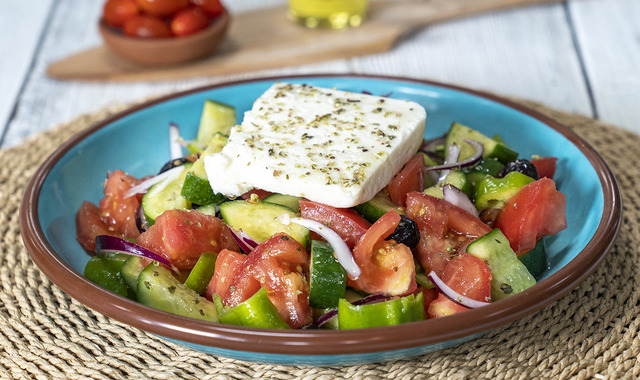 Komşudan Geliyor: Yunan Salatası