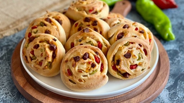Atıştırmalık Lezzet: Rulo Pizza
