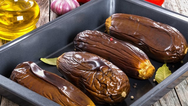 Köze Gerek Kalmadan: Fırında Patlıcan Közleme