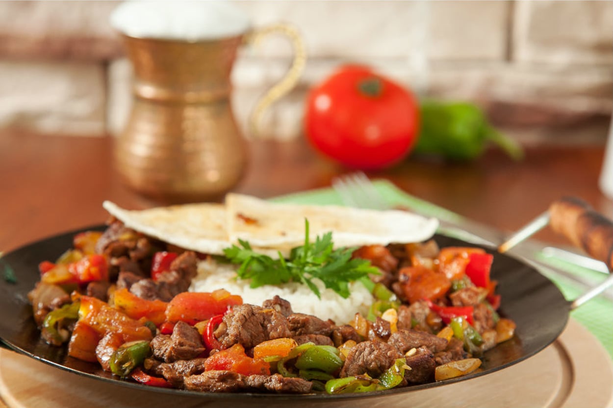 Pilavın En Yakını: Sebzeli Et Kavurma
