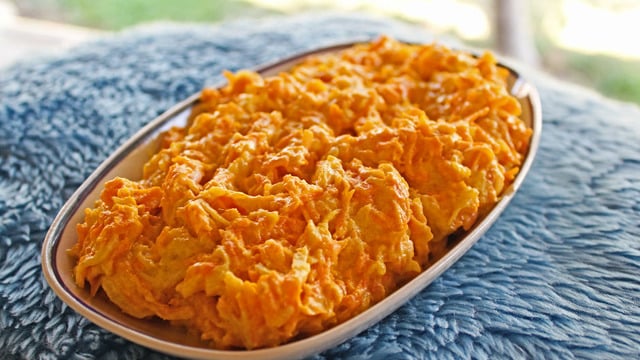 Sofranın En Hafifi: Havuçlu Kabak Salatası