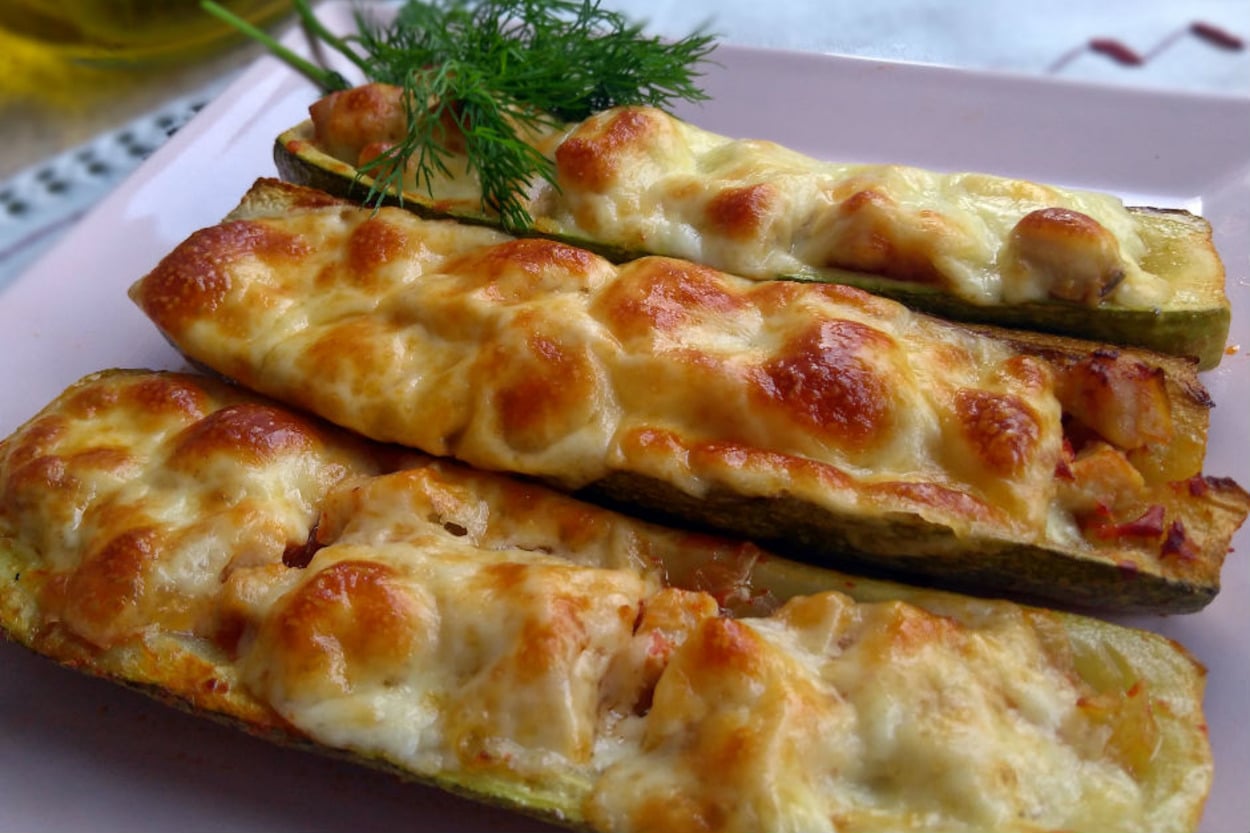 En Kolay ve Doyurucu Yemeklerden: Tavuklu Kabak Sandal