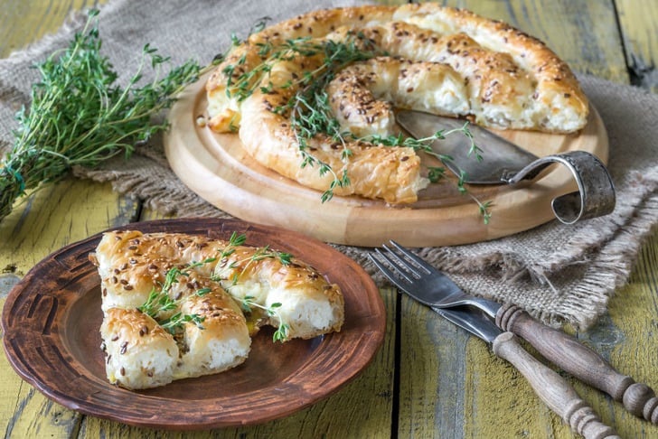 Baklavalık Yufkadan Tepsi Böreği Tarifi