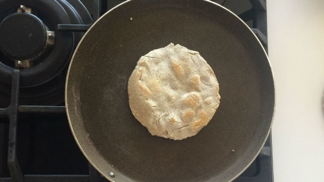 Leziz ve Pratik: Üç Malzemeli Tavada Ekmek