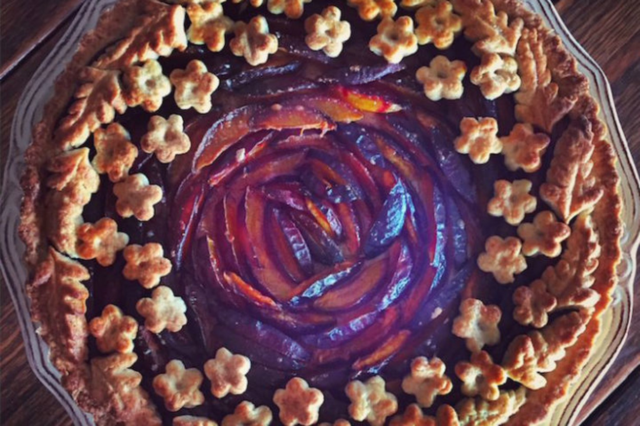 Renkli ve Pratik Lezzet: Mürdüm Erikli Tart