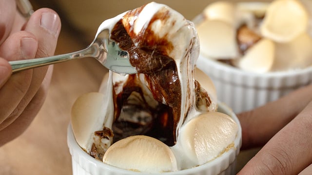 Ben Bunu Yerim: Marshmallow'lu Volkan Kek