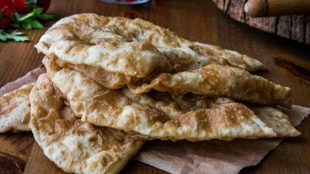 Böylesi Daha Hafif: Fırında Çiğ Börek (Çibörek)