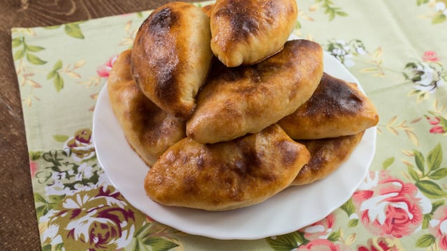 Pişinin Uzaktan Akrabası: Rus Böreği