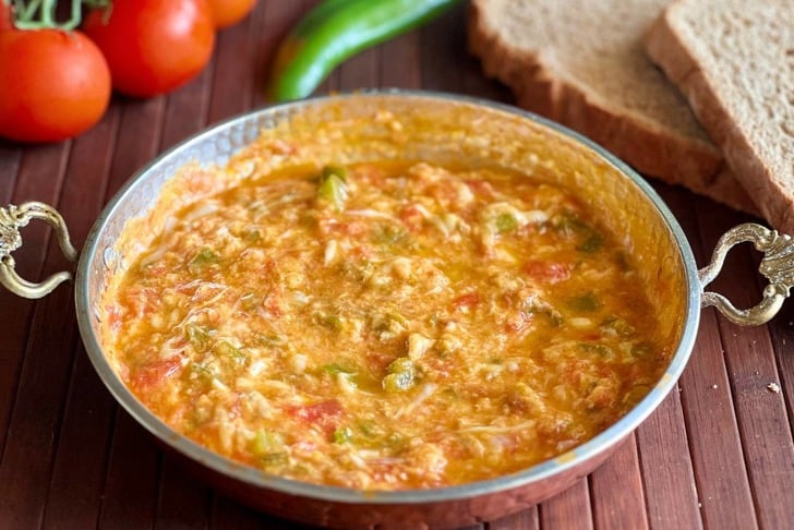 Çakallı Menemen Tarifi