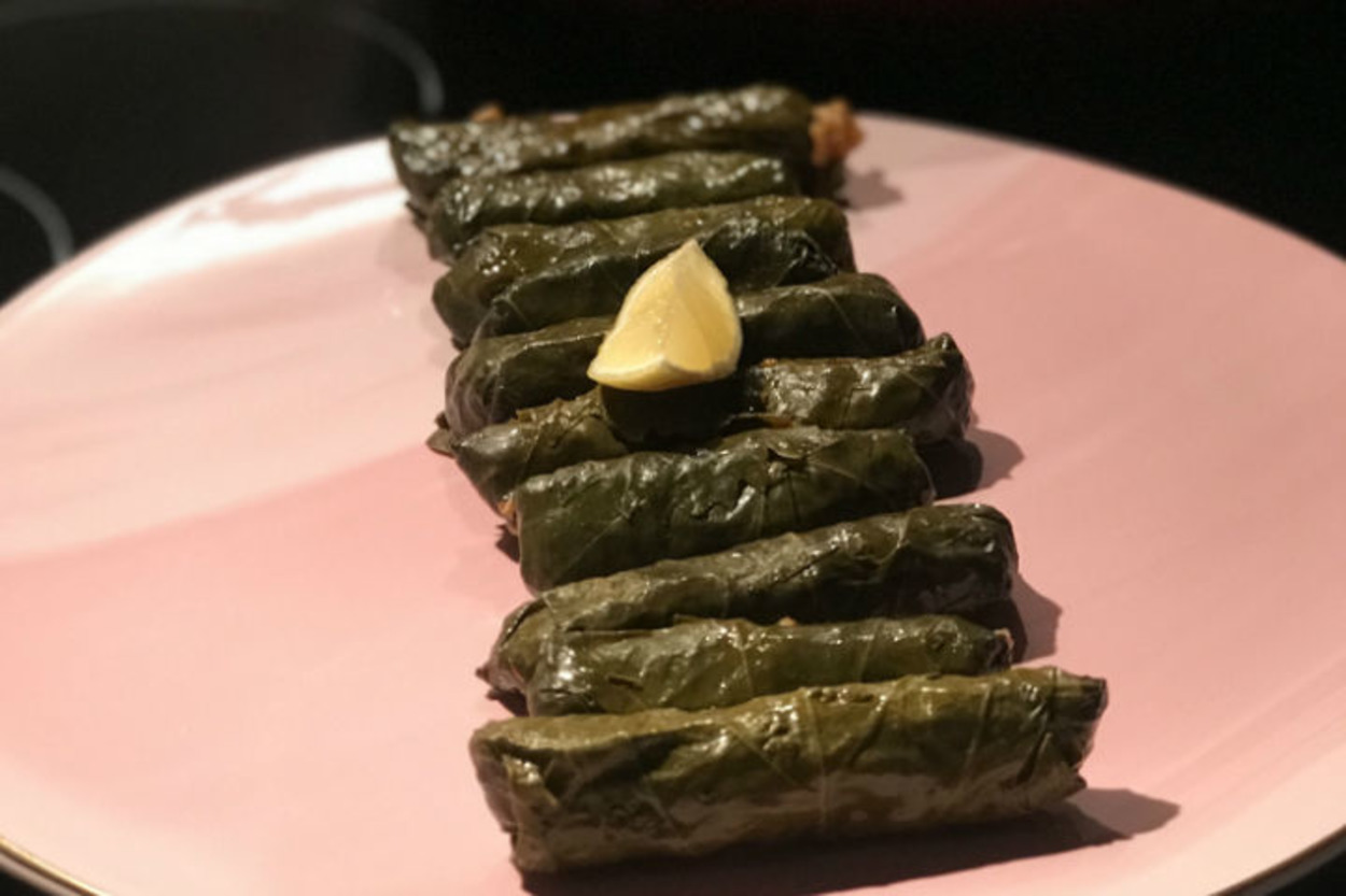 Sofraların Vazgeçilmezi: Vişneli Yaprak Sarma