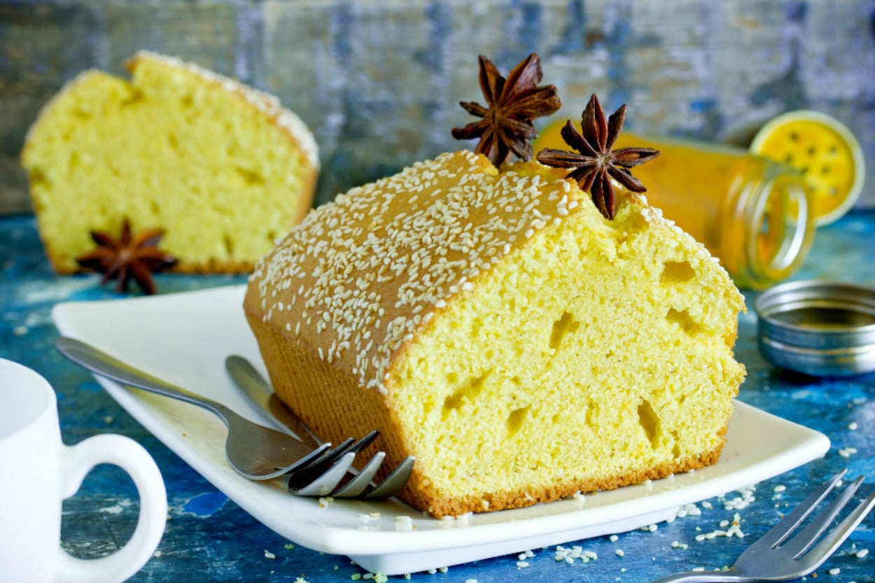 Tam Bir Çay Keki: Susamlı Zerdeçallı Kek