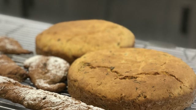 Mis Kokulu: Dereotlu Mısır Ekmeği