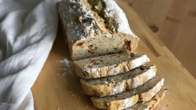 Fırından Yeni Çıktı: Kuru Domatesli Kekikli Ekmek