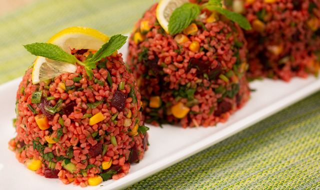 Davetlerin Gözdesi: Pancarlı Bulgur Salatası