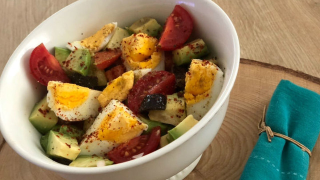 Renkleri İle İştah Açan : Avokado Salatası