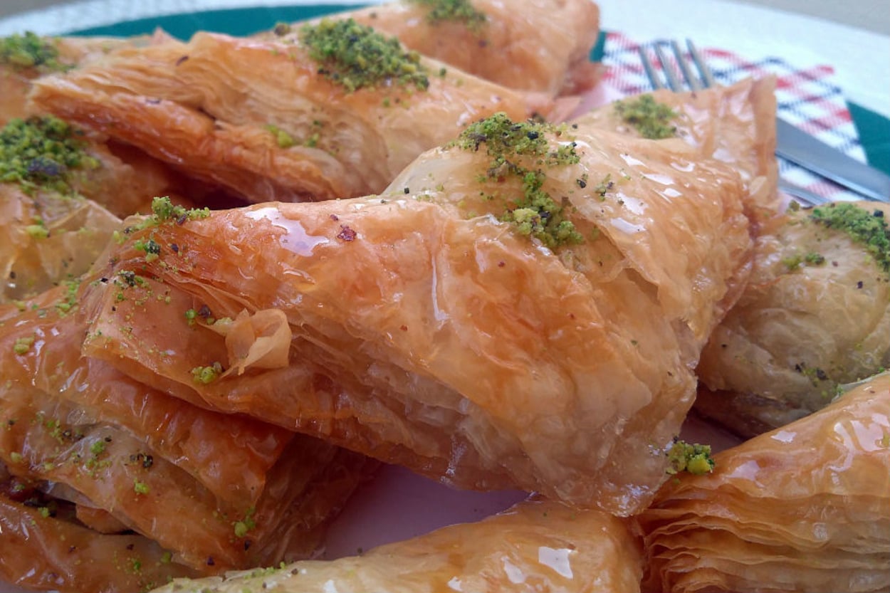 Hazırlaması Kolay: Baklavalık Yufkadan Şöbiyet Tatlısı
