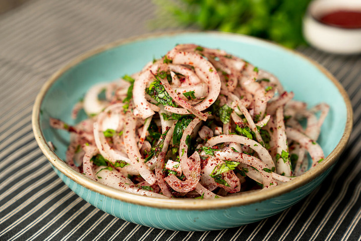 Sumaklı Soğan Salatası Tarifi