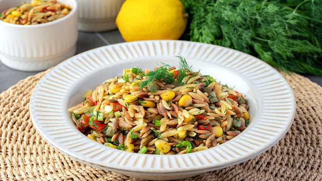 Rengarenk Lezzet: Arpa Şehriye Salatası