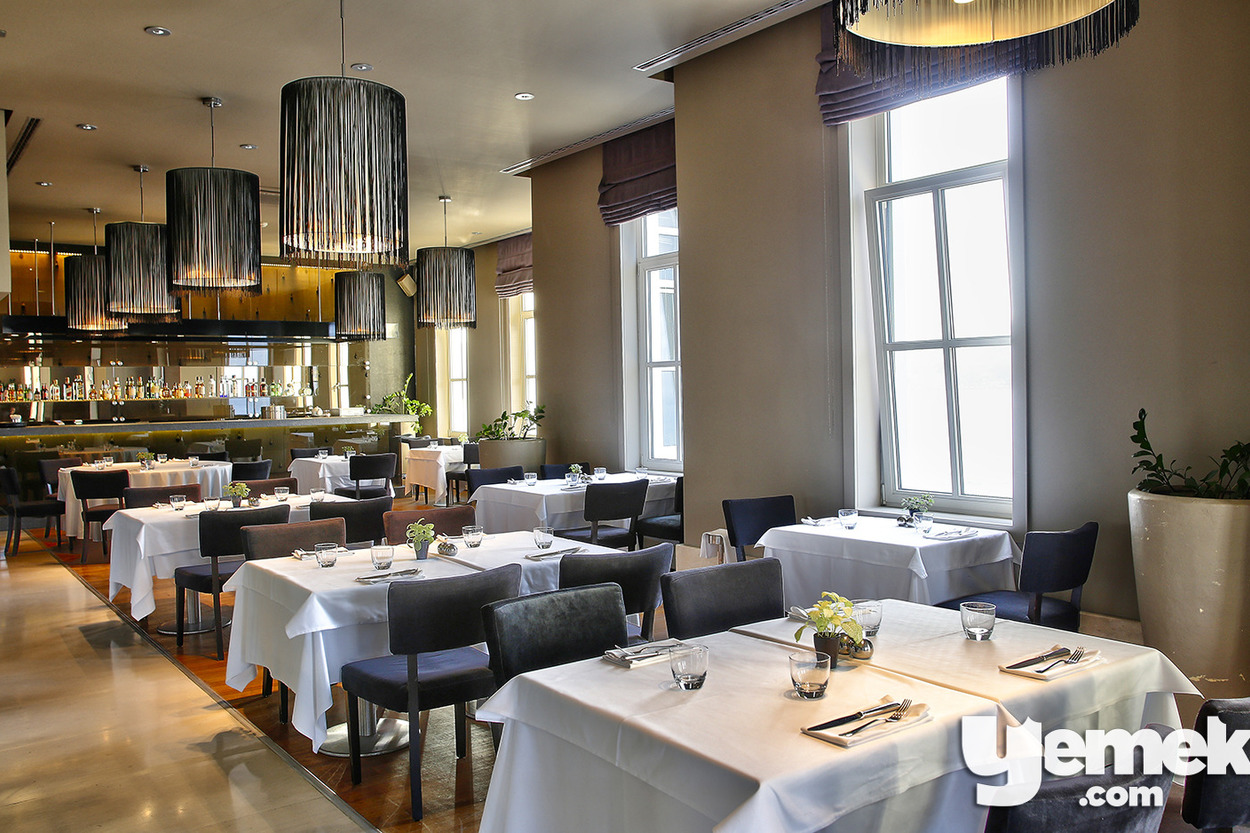 A'jia Restaurant: Boğazın İki Yakasına Kondurulmuş Tarihi Bir Mücevher