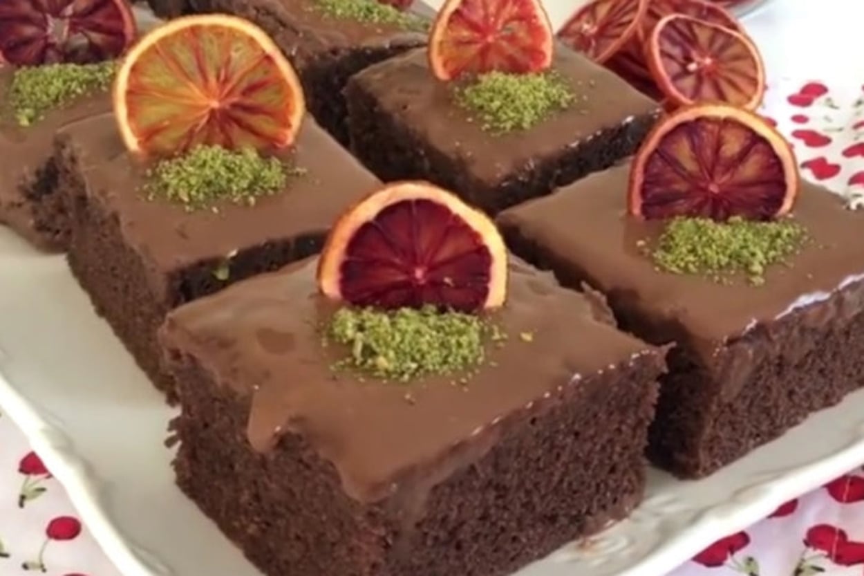 Portakal Soslu: Çikolatalı Browni Tadında Kek