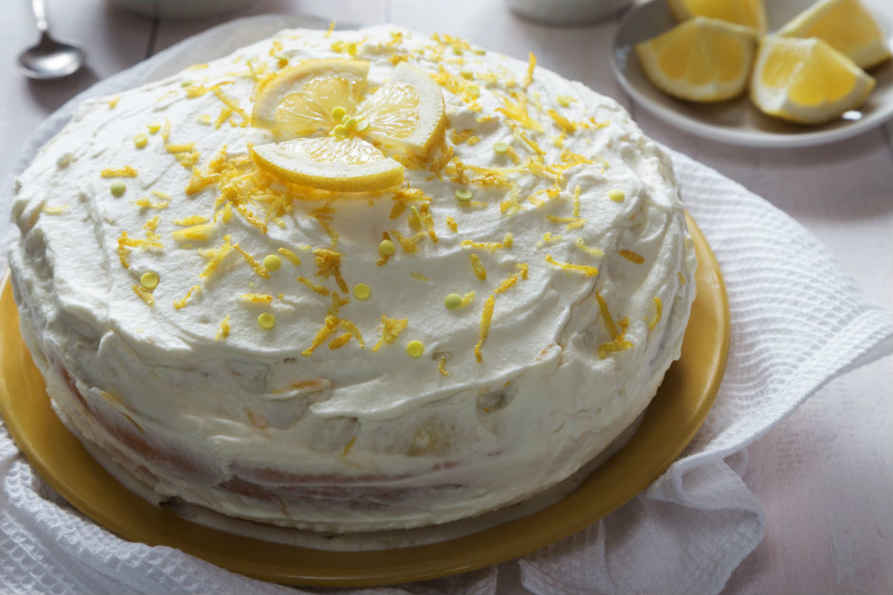Yumuşacık Pandispanyasıyla: Limonlu Pasta