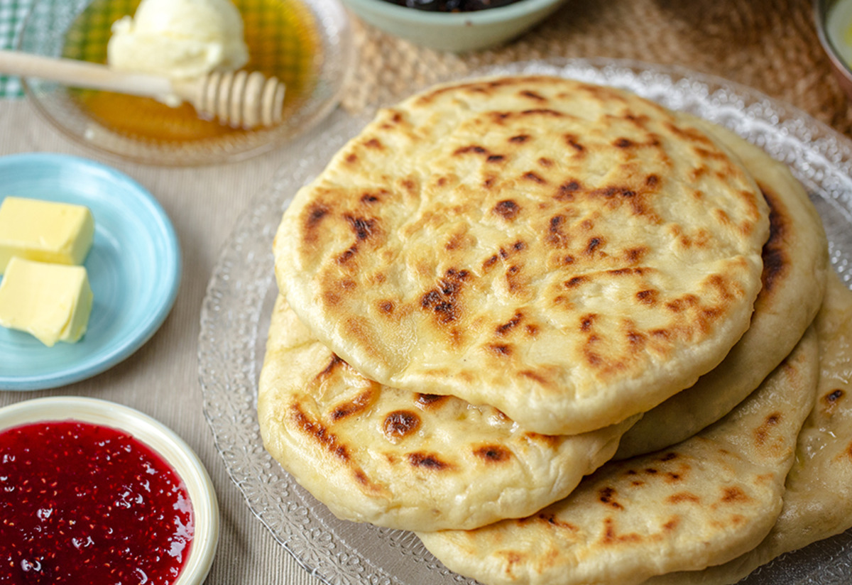 Kahvaltının Baş Tacı: Yumuşacık Yağlı Bazlama Tarifi