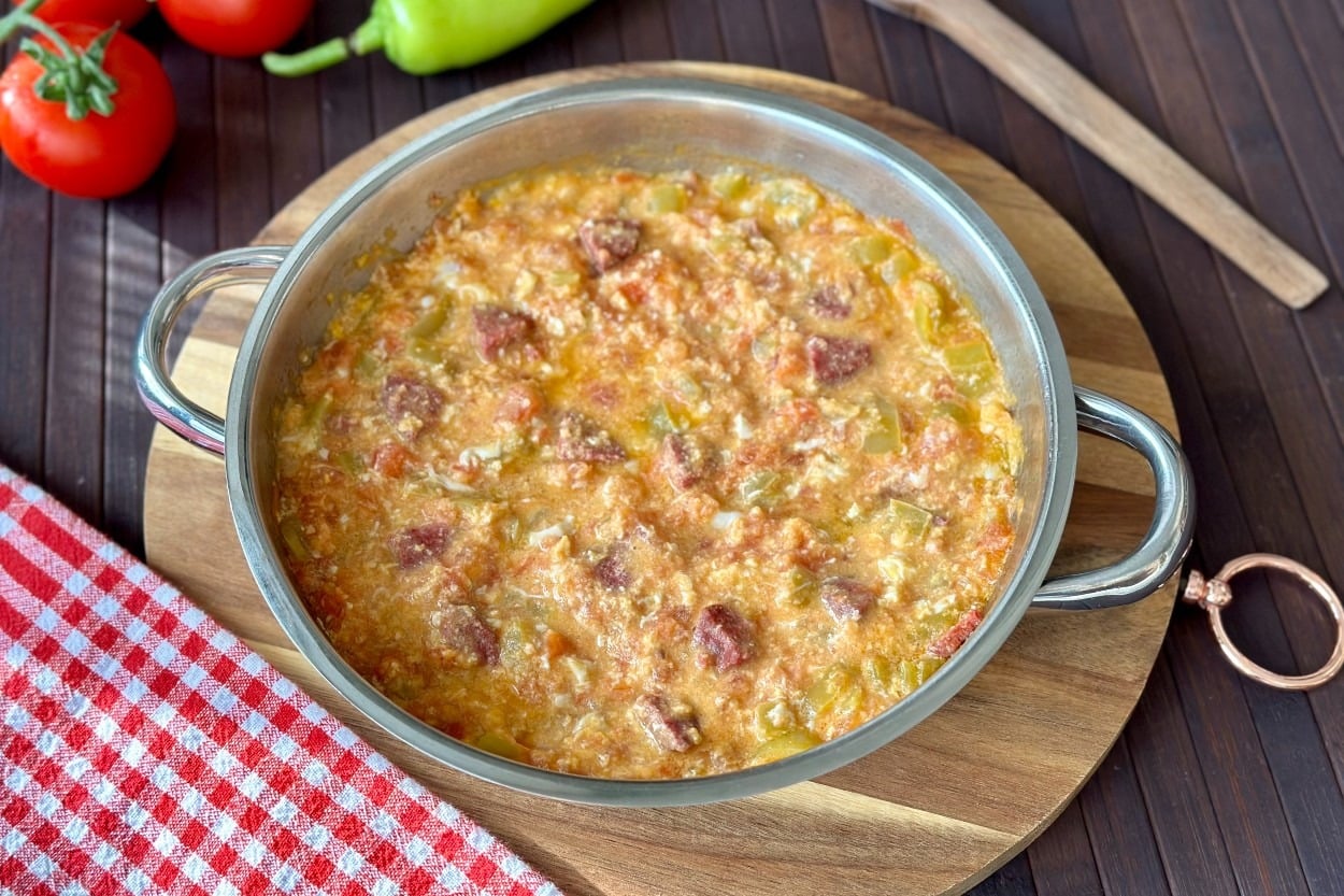 Kahvaltı Şenlendi: Sucuklu Menemen