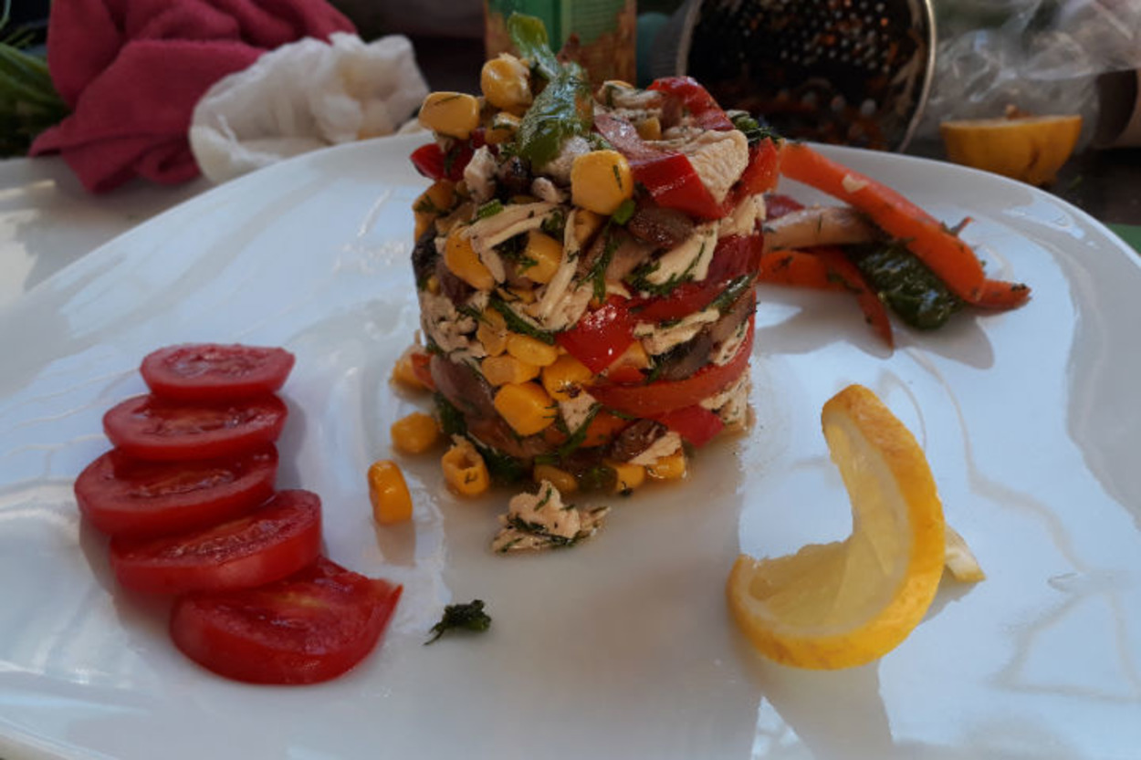 Rengarenk Lezzet: Tavuklu Salata