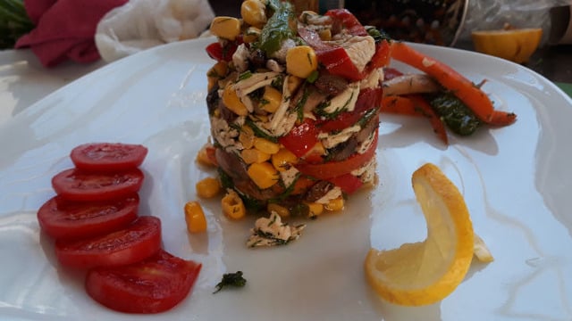 Rengarenk Lezzet: Tavuklu Salata