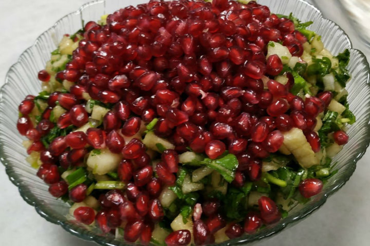 Vitamin Dolu: Sebzeli Armut Salatası