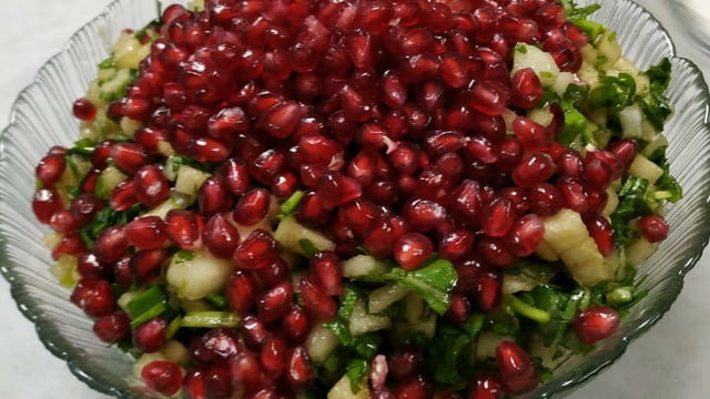 Vitamin Dolu: Sebzeli Armut Salatası