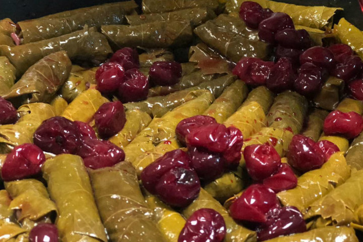 Mutfağın Baş Tacı: Vişneli Zeytinyağlı Yaprak Sarma