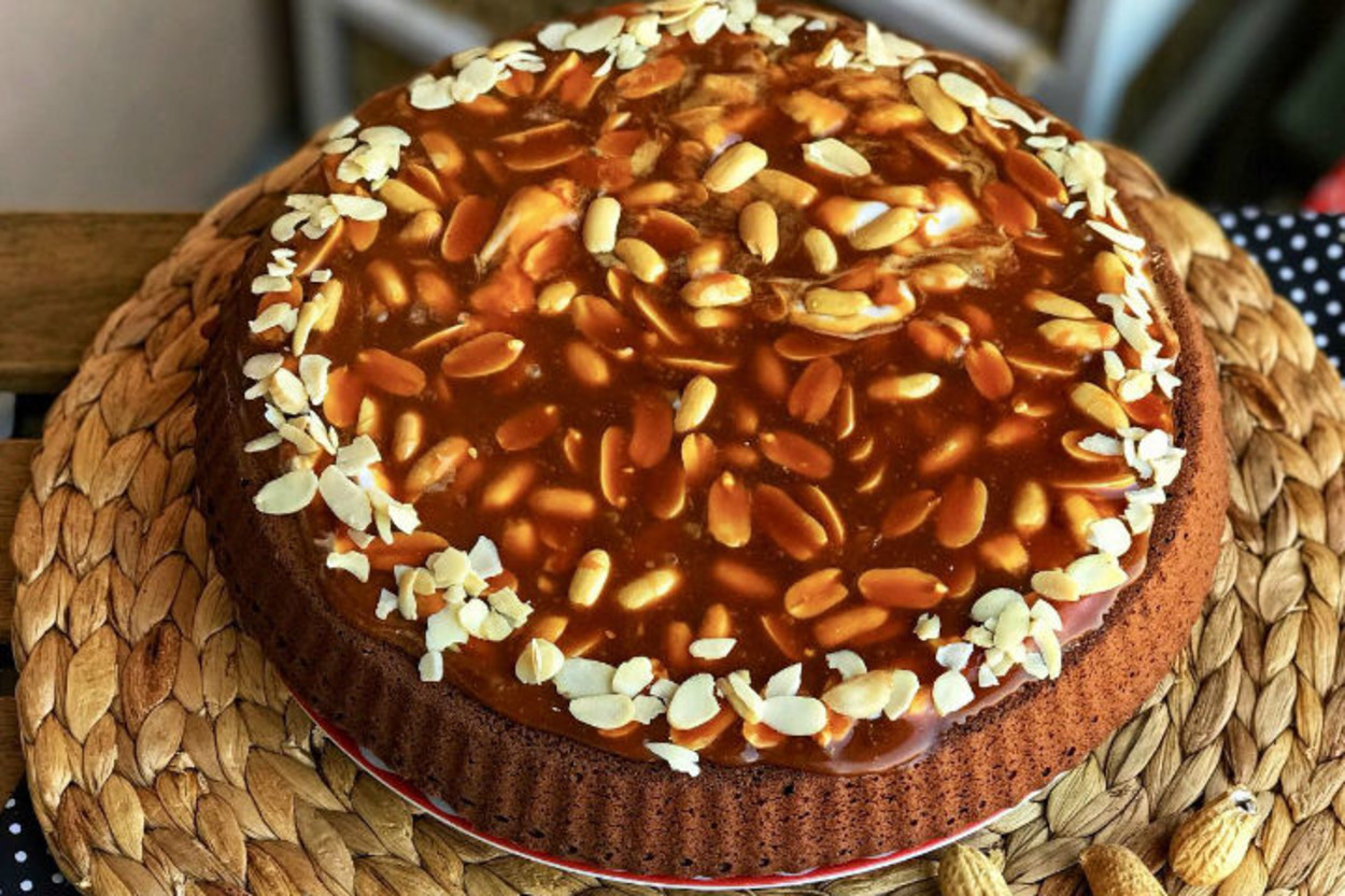 Lezzeti Damaklara Şenlik: Snickers Tart Kek