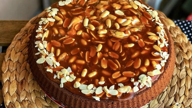 Lezzeti Damaklara Şenlik: Snickers Tart Kek